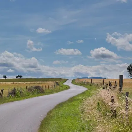 לינה וארוחת בוקר Au Bon Gre D'hugoline 3*