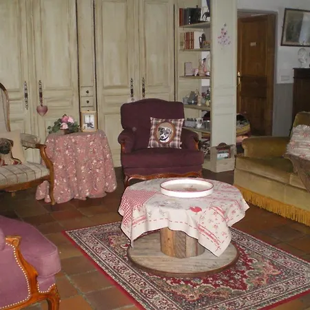 Au Bon Gre D'hugoline לינה וארוחת בוקר 3*