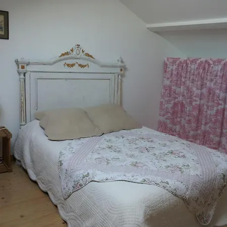 Au Bon Gre D'hugoline לינה וארוחת בוקר