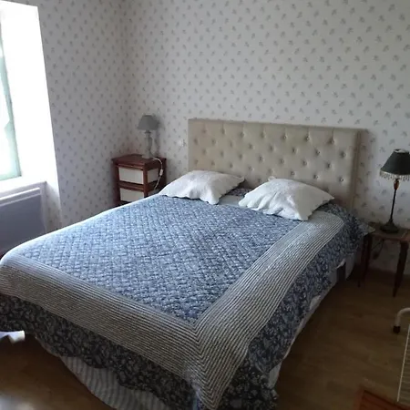 Au Bon Gre D'hugoline לינה וארוחת בוקר