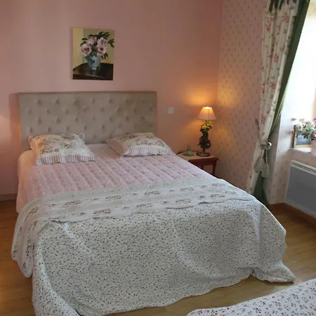 לינה וארוחת בוקר Au Bon Gre D'hugoline 3*